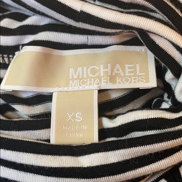 Michael Kors turtleneck short sleeve top - Picture 2 of 2